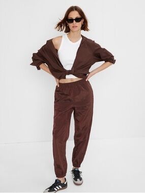 GapFit Women's High Rise Lustre Windbreaker Jogger | Brown Noir | Size XL Tall